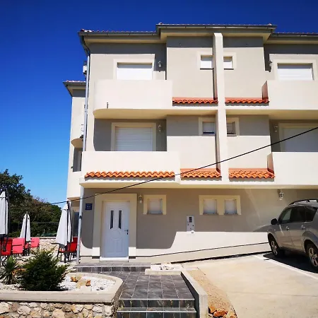 Kanata Pensión Povile