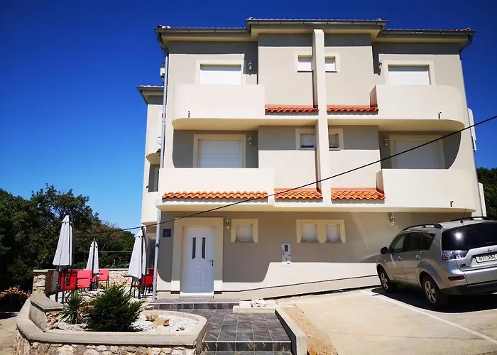 Kanata Πανσιόν Povile