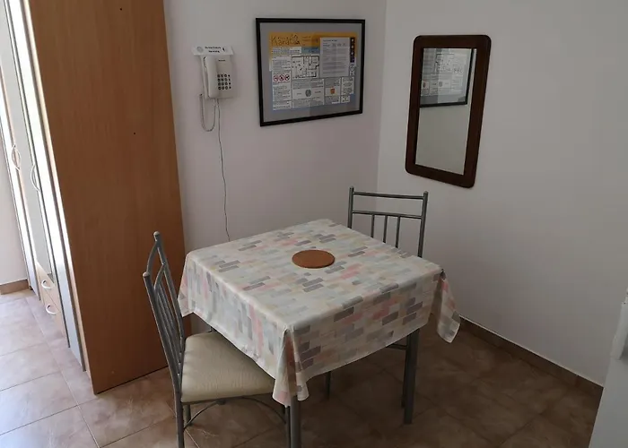 Πανσιόν Kanata Povile