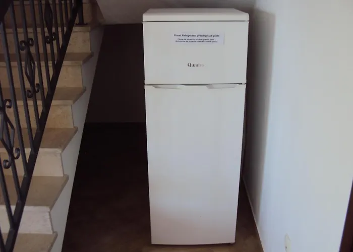 Kanata Πανσιόν Povile